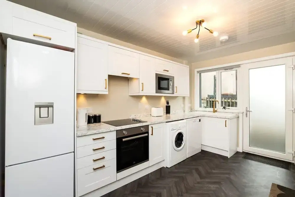 3 Bed House With Driveway