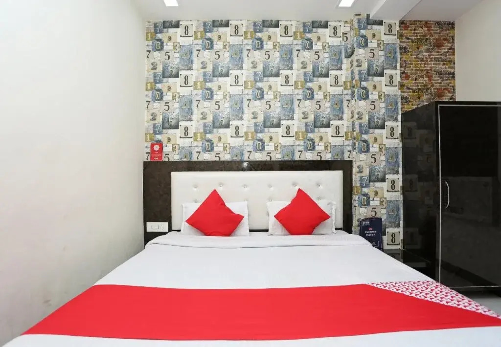 Hotel Royal Villa by OYO Rooms