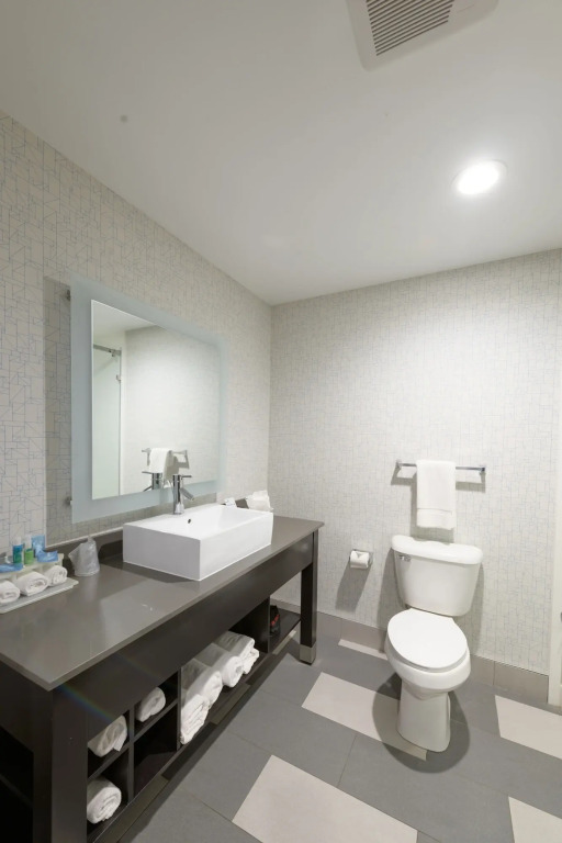 Holiday Inn Express & Suites Jamestown by IHG