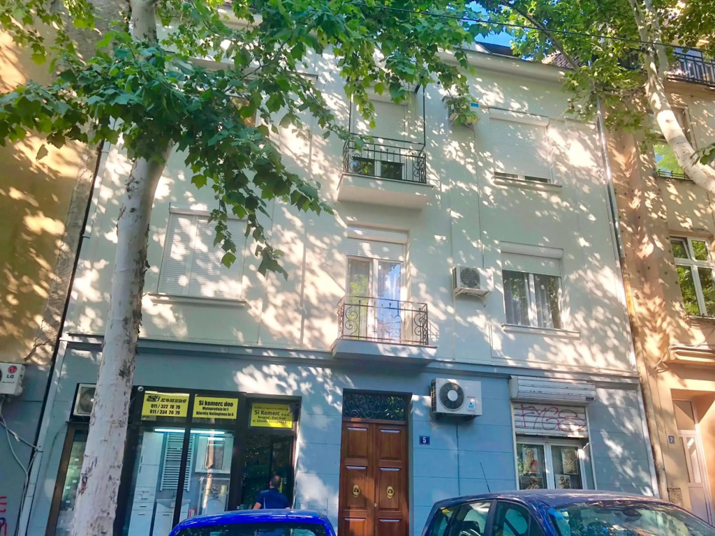 Bright Apartment Central