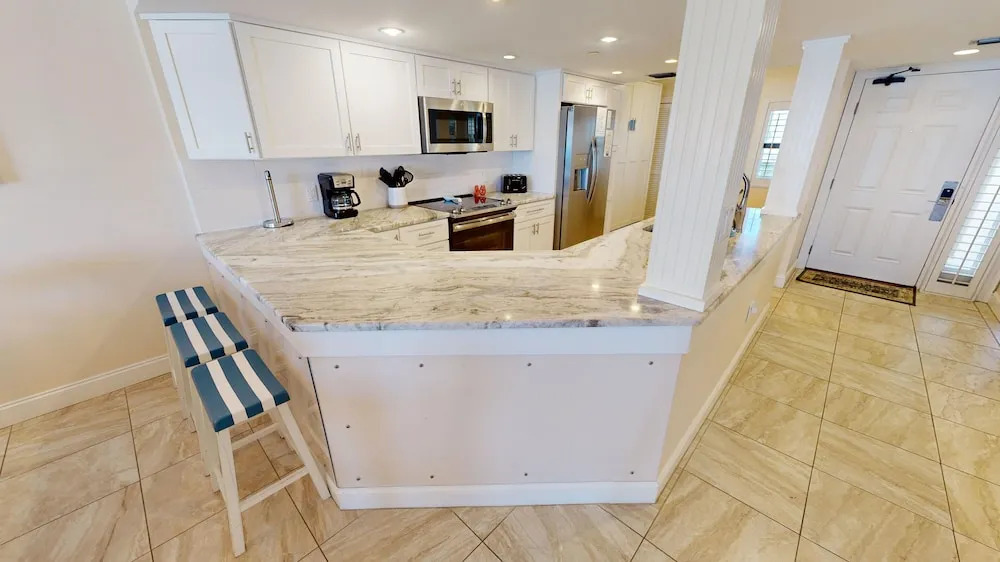Inlet Reef 204 2 Bedroom Condo by RedAwning