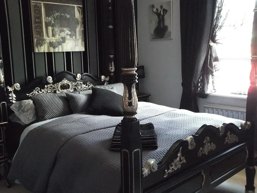 Holly House Bed & Breakfast