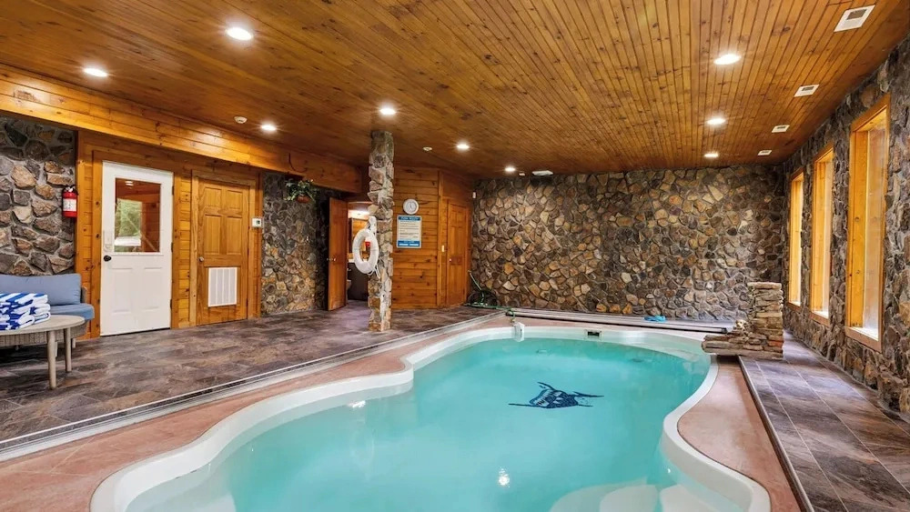 Majestic Springs Lodge by Avantstay Indoor Pool + Spa + Game Room Smoky Mtns