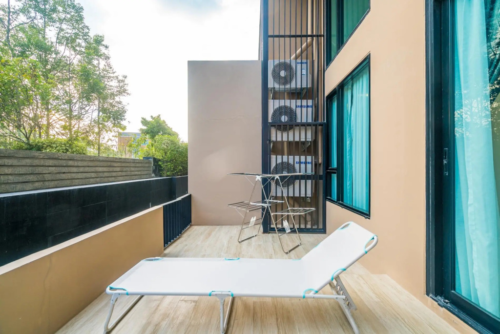 Pool access duplex in Surin condo for 4 people