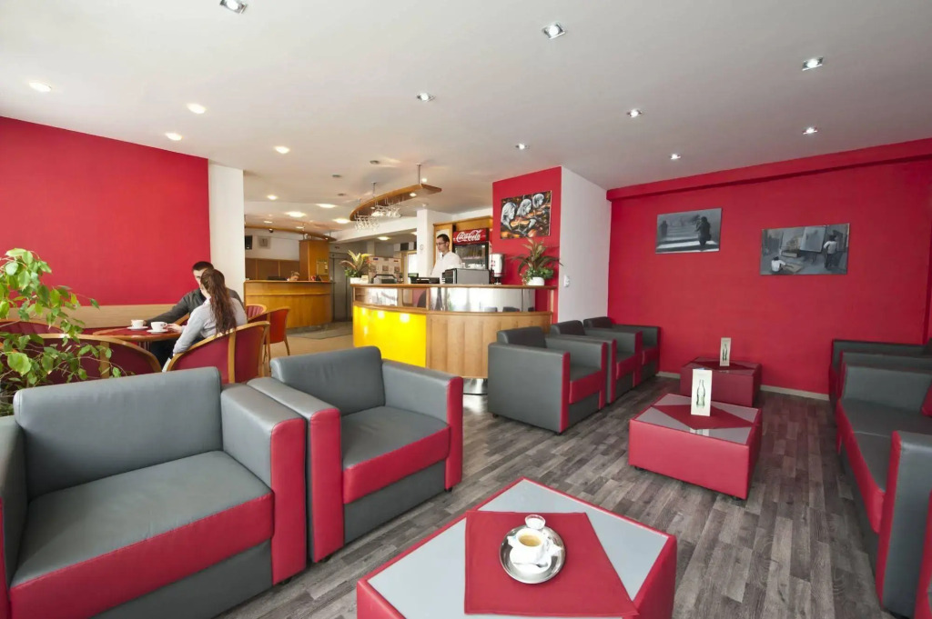 Hotel Plus