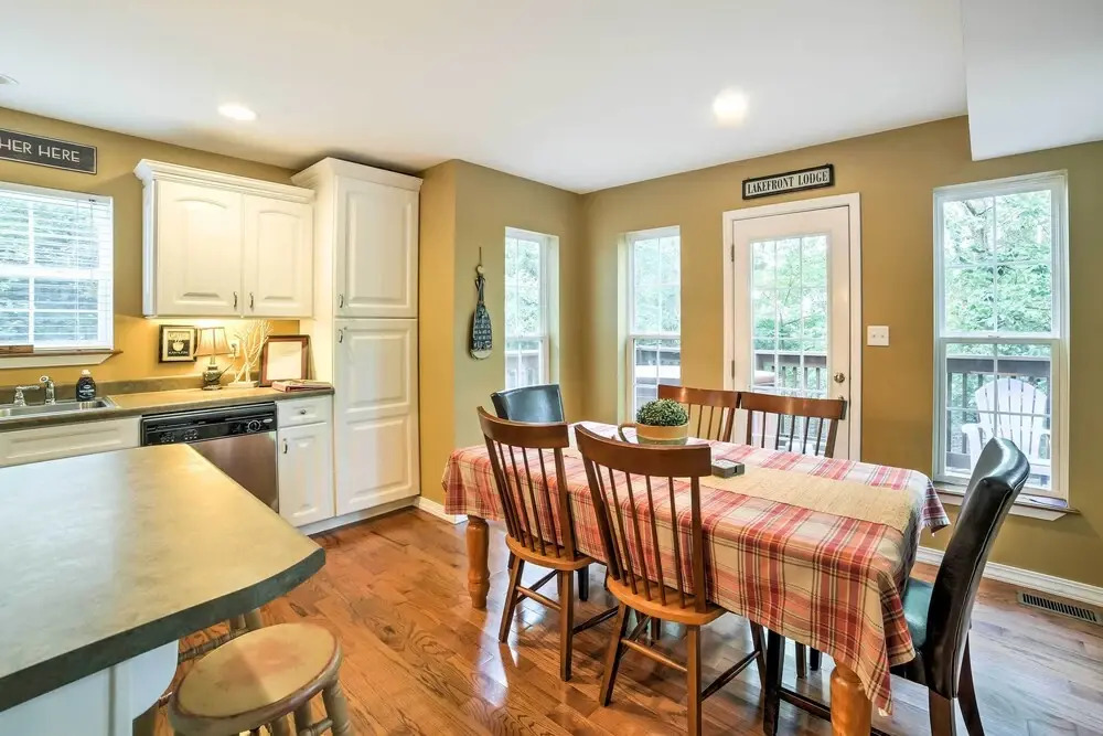 Hot Tub & Wooded Views: Lakefront Blue Eye Cottage