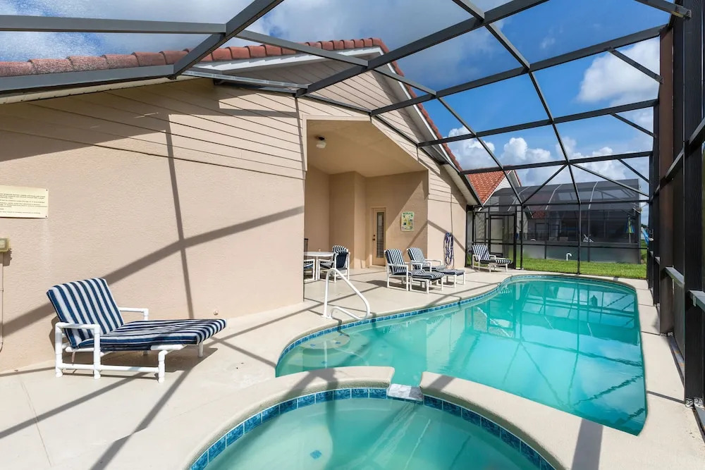 Sunny Retreat by VillaDirect
