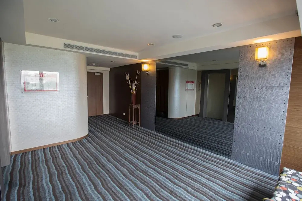 Sunny Hotel