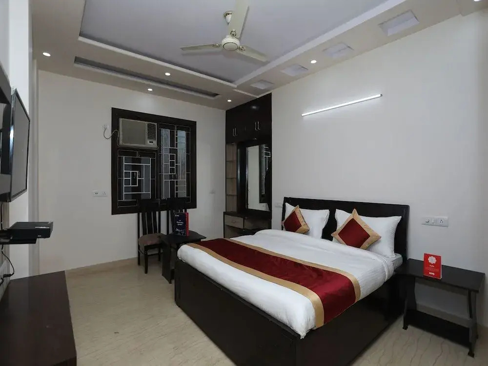 OYO 10960 Hotel Royal India