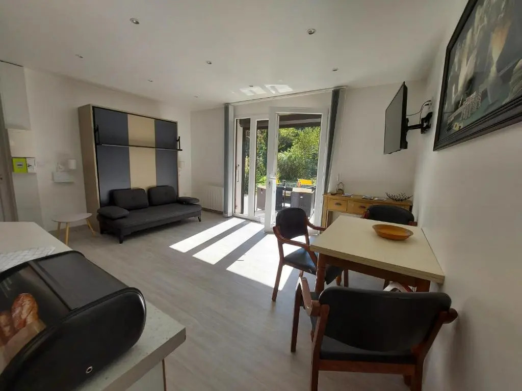 Centre St Jorioz : Charmant Et Spacieux Studio Avec Terrasse Et Jardin Privatif