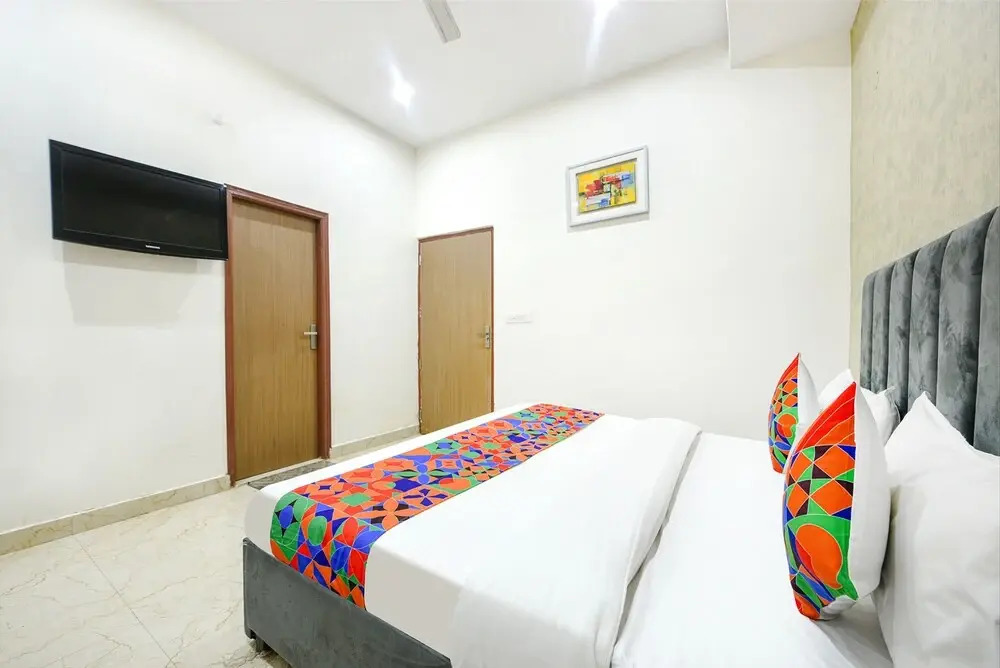 FabHotel Kavya Inn