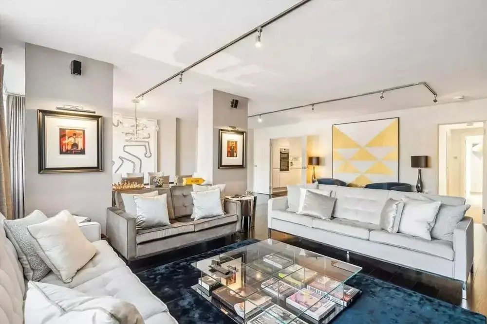 Luxurious 3-bed 2-bath Apartment in Belgravia
