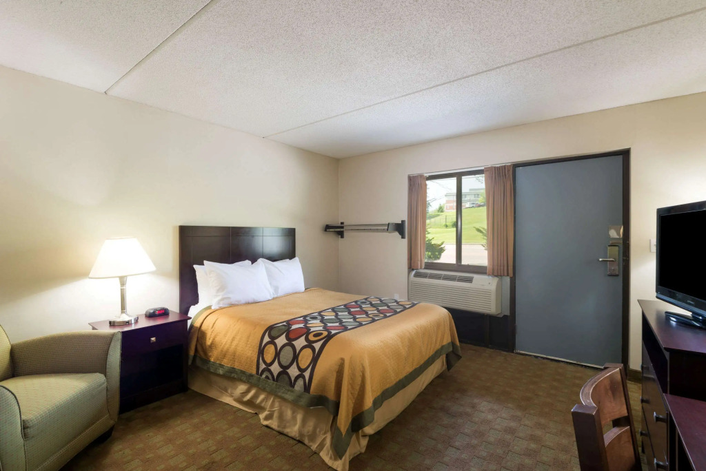 Super 8 by Wyndham White River Junction