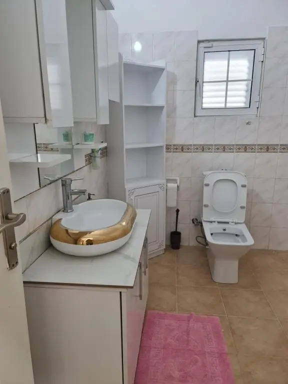 Ayorgiev 3 Bedroom Cosy House