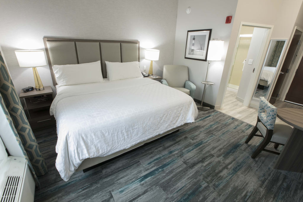 Magnolia Bay Hotel & Suites
