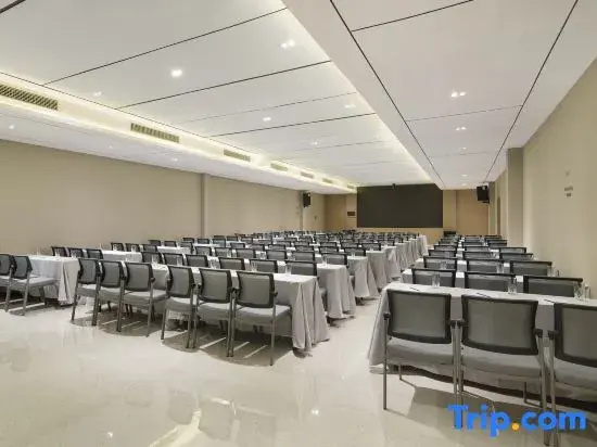 Lavande Hotel · Korla Jiuding Market Branch