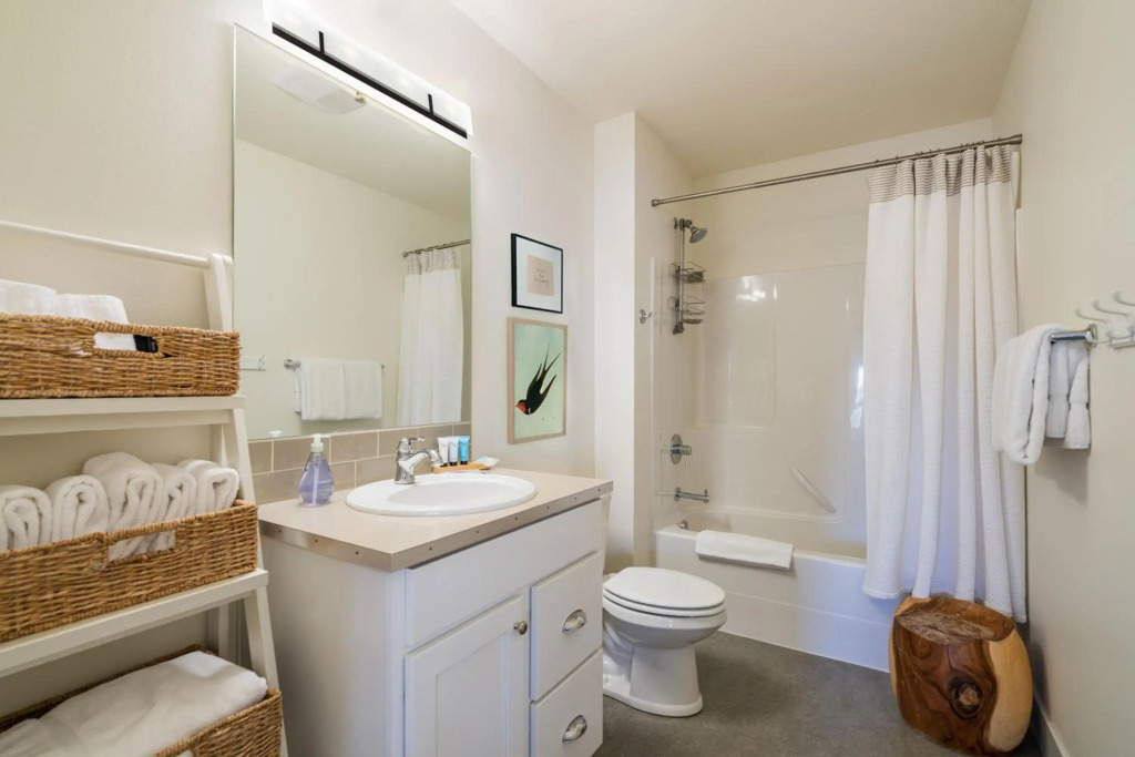 Lake & Vine Villa #15