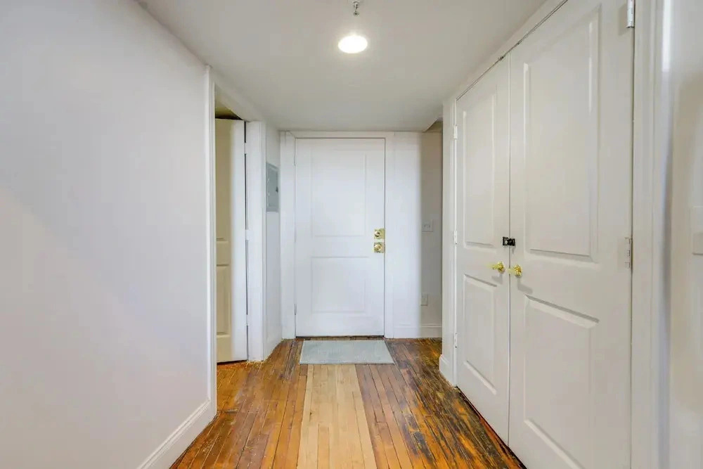 Steps to Riverwalk! City-view Condo in Corktown
