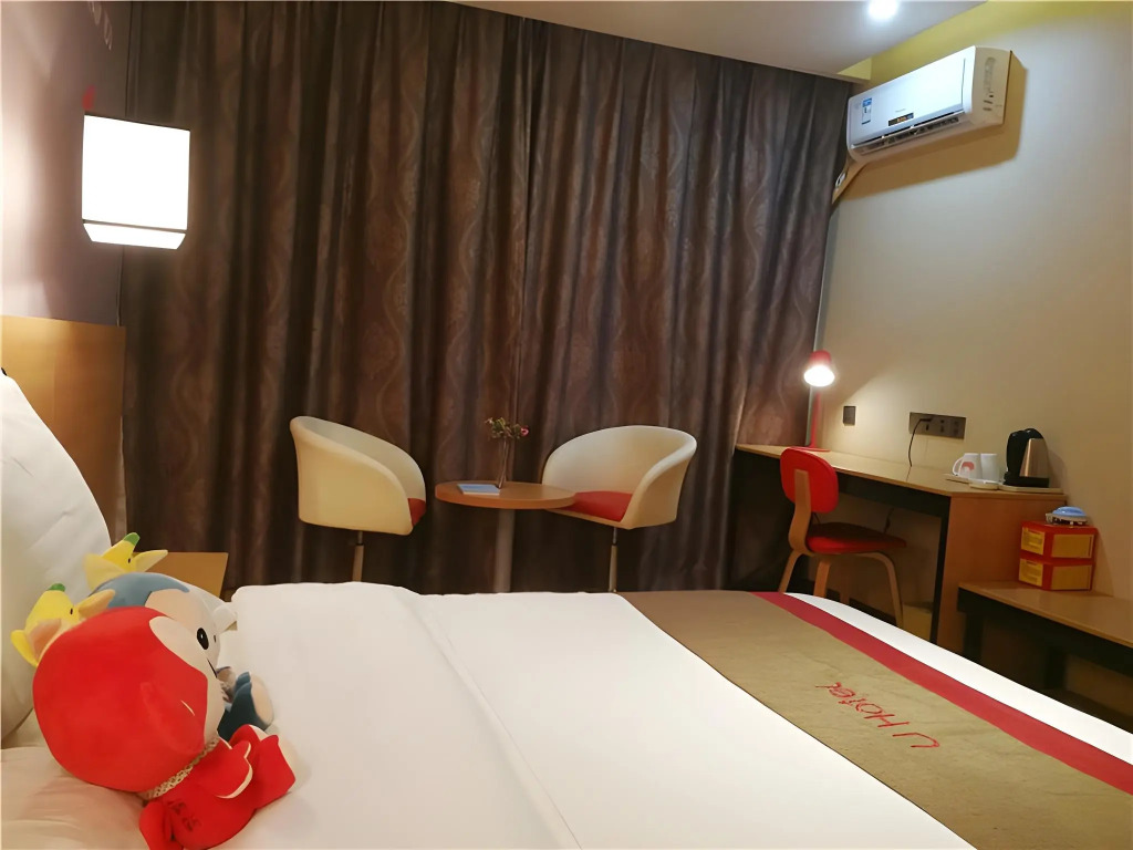 Thank Inn Plus Hotel Qingdao Huangdao District Weike Yunhai City