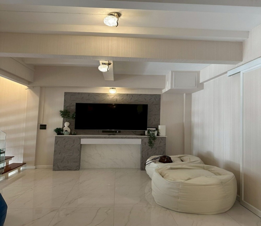 Residence at 49