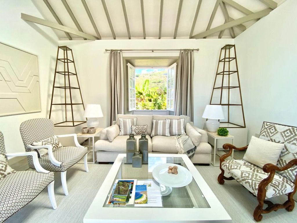 Exclusiva Casa Canaria con Magníficas Vistas al Mar