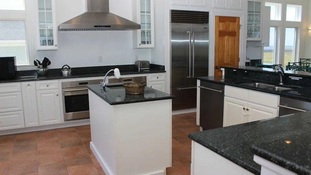 Cabana Beach - 6 Br Home