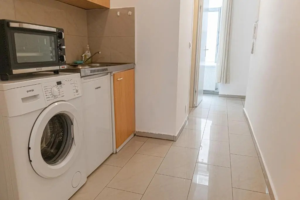 Peaceful 1BR Apt. near Metro Station Längenfeldg.