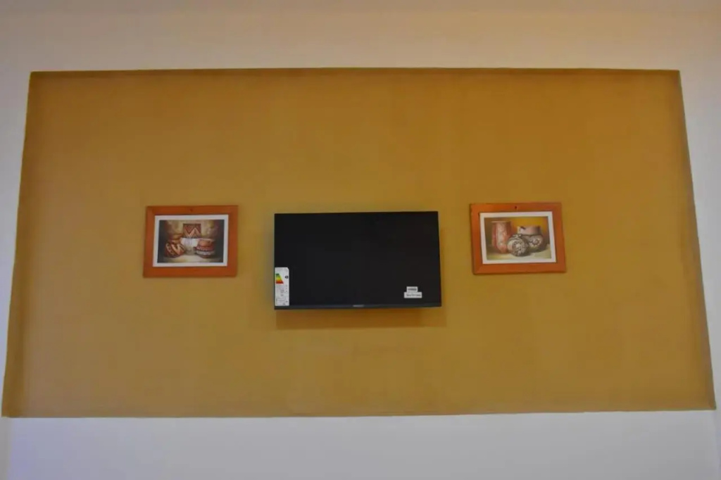 Habitación con oficina a la calle