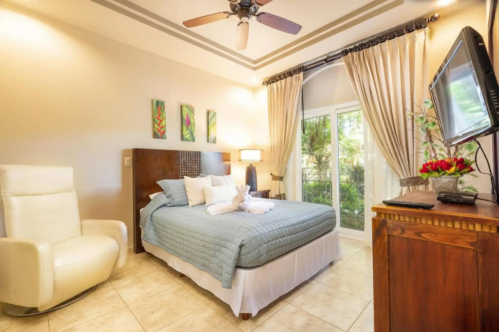 Matapalo 101- 3 Bedroom Poolside Luxury Condo at the Diria Resort