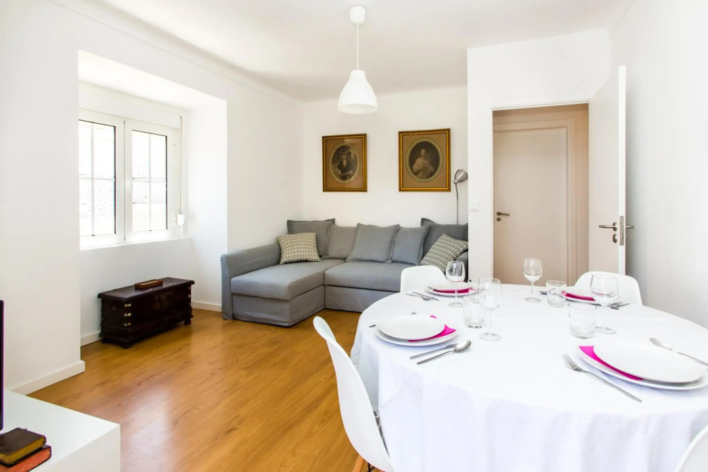 Belem! Charming 2 Bedroom Apartment w terrace, Wifi & free parking