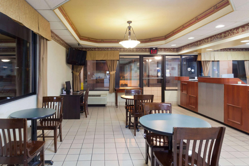 Super 8 by Wyndham Knoxville West/Farragut