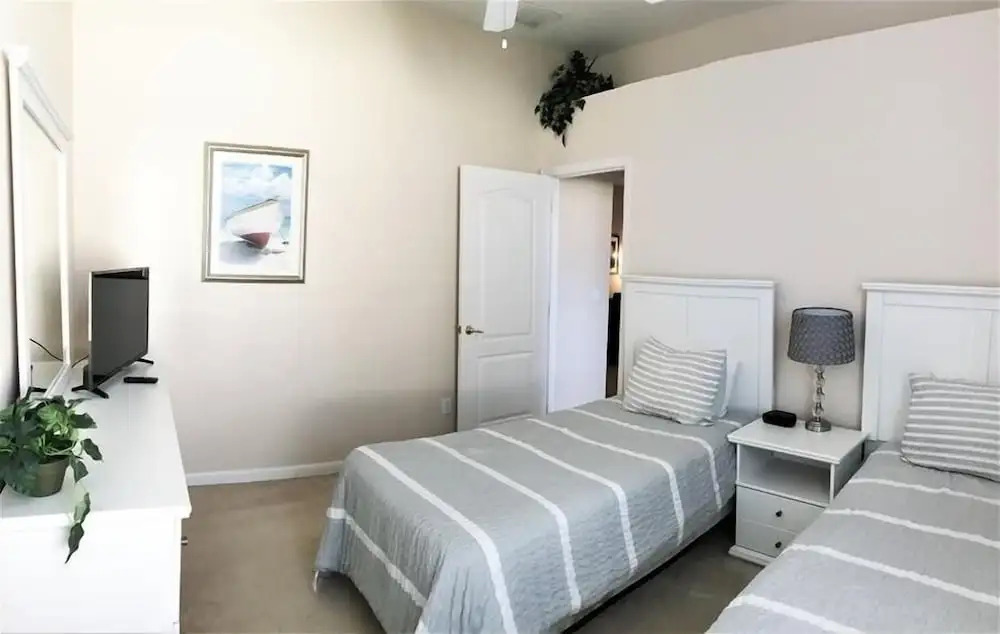 Disney Area Pool Home 11h 5 Bedroom Home by Redawning