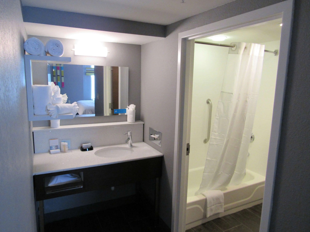 Hampton Inn & Suites Newtown