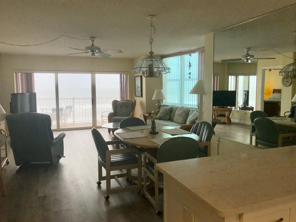 705 Ponce de Leon - 2 Br Condo