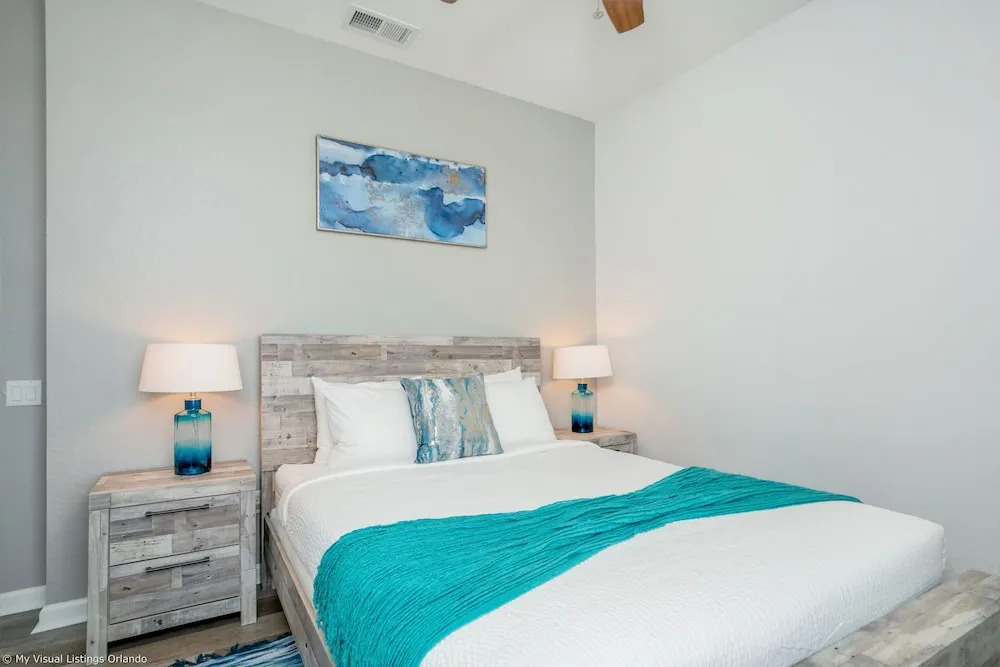 Stylish and Contemporary Vista Cay Hideaway - Lake View 3bd/2ba #3vc4126