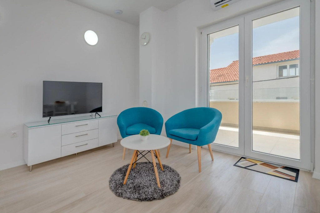 Spacious Modern Apartment Miljak - 1min to the beach