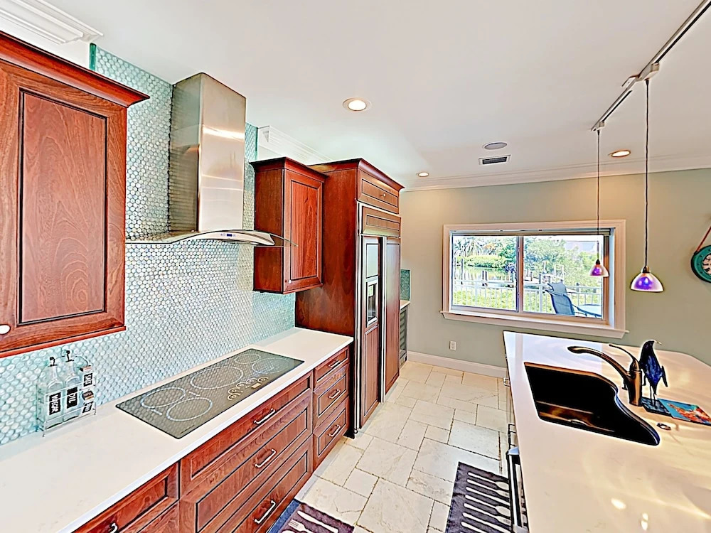 Modern Coco Plum W/ Pool, Hot Tub & Dock! 4 Bedroom Home