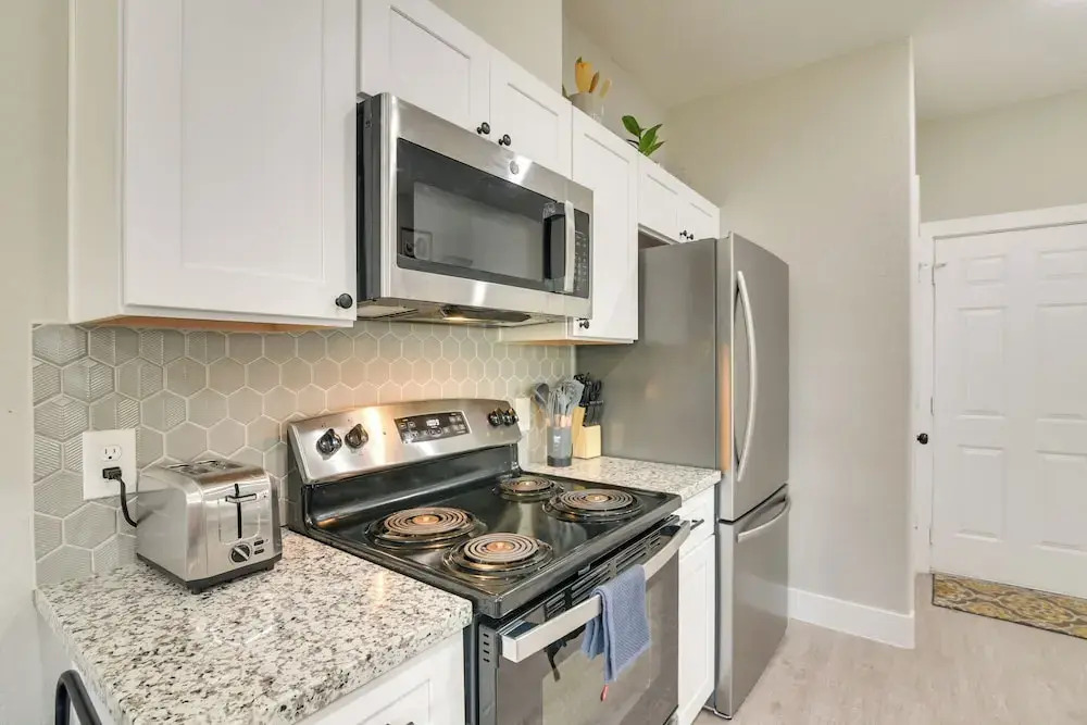 Patio & Fenced Yard: Home Close to Dtwn Houston!