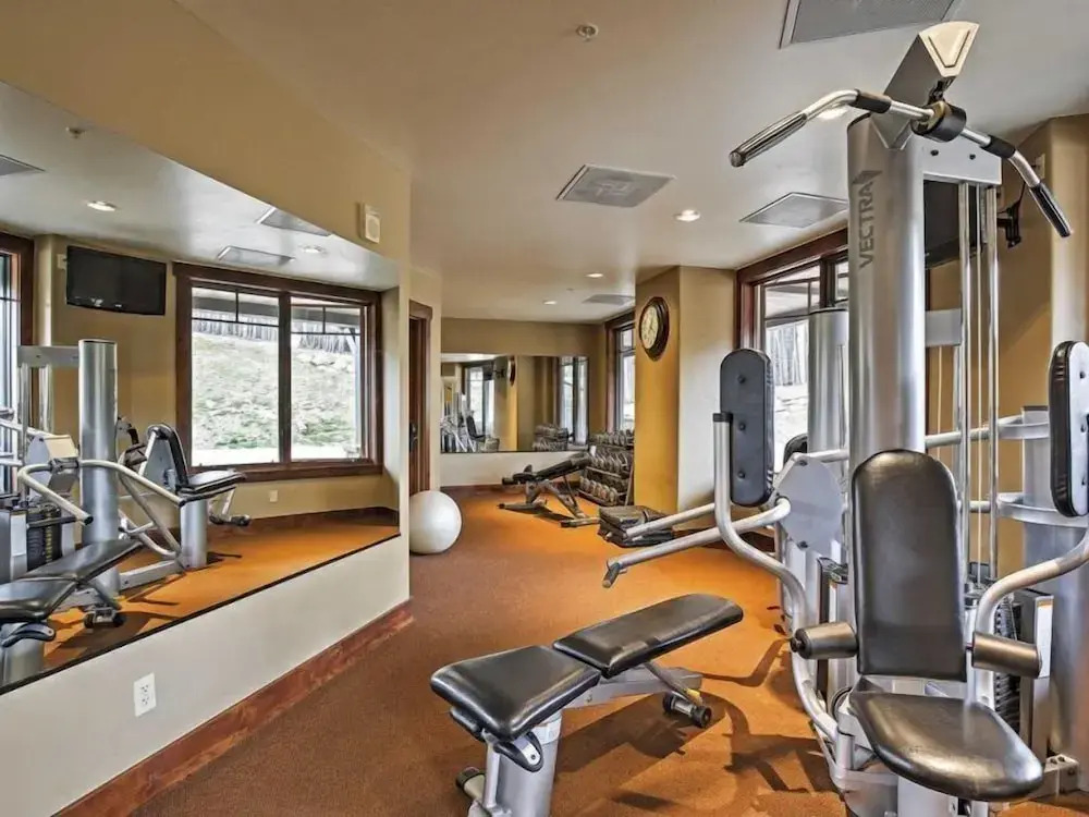 Crystal Peak Lodge 2 Bedroom Ski in, Ski out Slopeside Condo at the Base of Peak 7