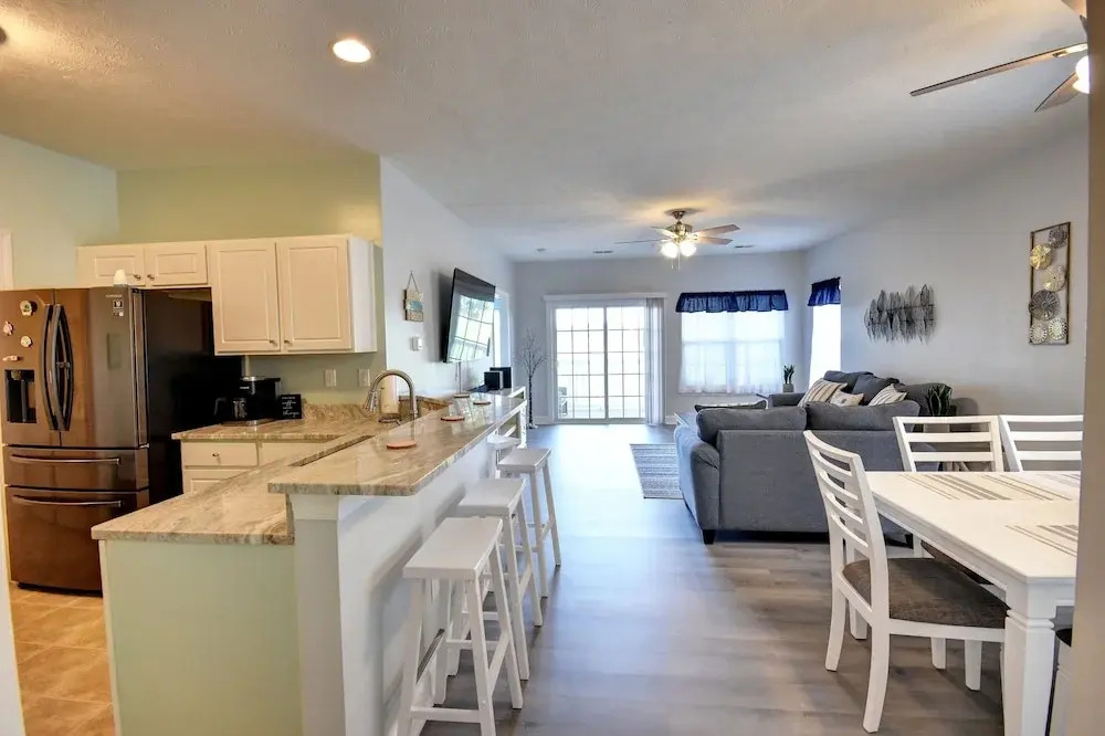 6010 Windsor Green Way 204 3 Bedroom Condo by Redawning