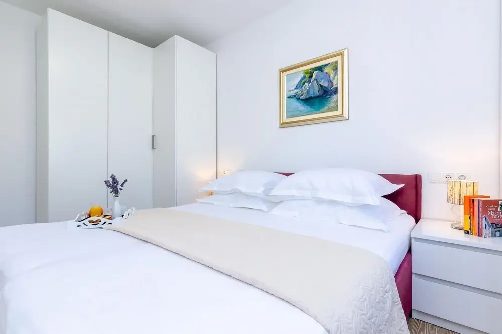 Villa Rubea - Three Bedroom Villa With Terrace and Swimming Pool ID Direct Booker 10407