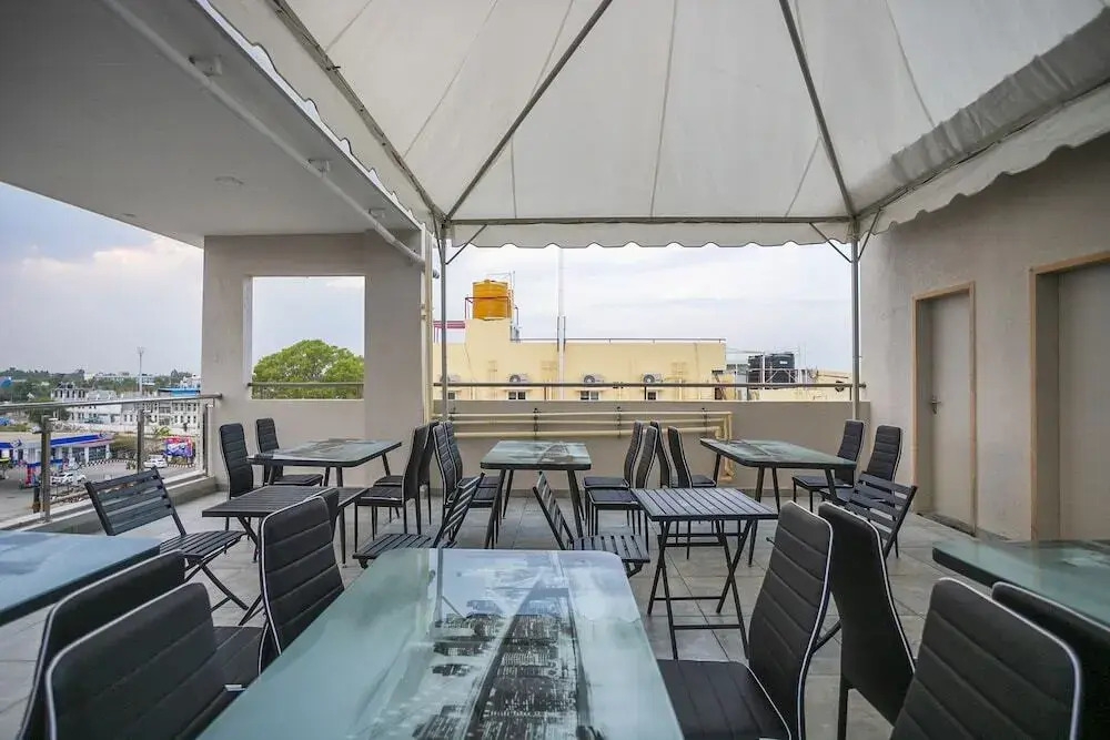Hotel Blue Spring by OYO Rooms