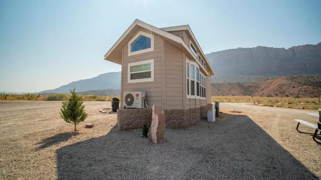 FunStays Glamping Tiny House w Large Loft Site 8