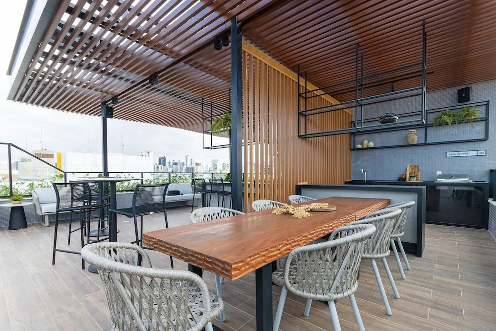 Breeze Residence #111 Beachfront by Carpediem