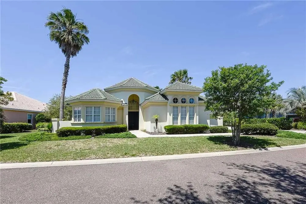 Royal Swan - Three Bedroom Home
