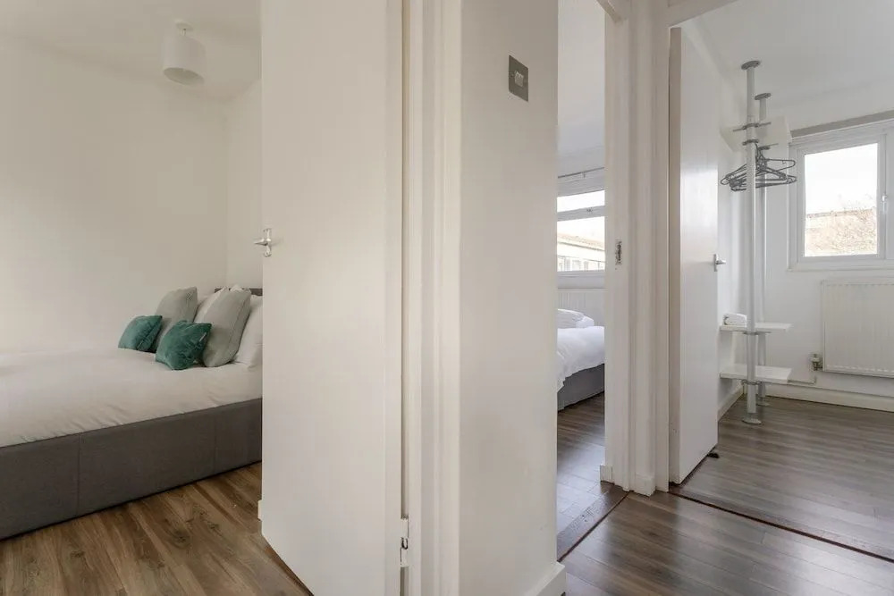 3 Bedroom Shoreditch Maisonette With Balcony