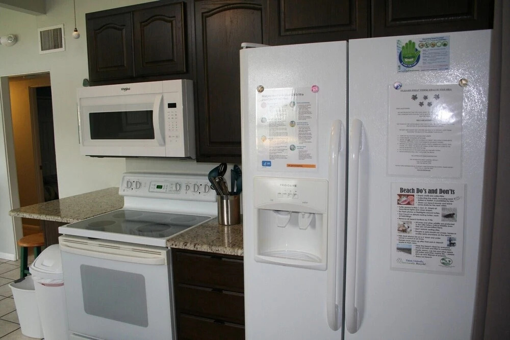 Hibiscus Breeze - Newly Renovated 3 BR Home - Shared Hot Tub