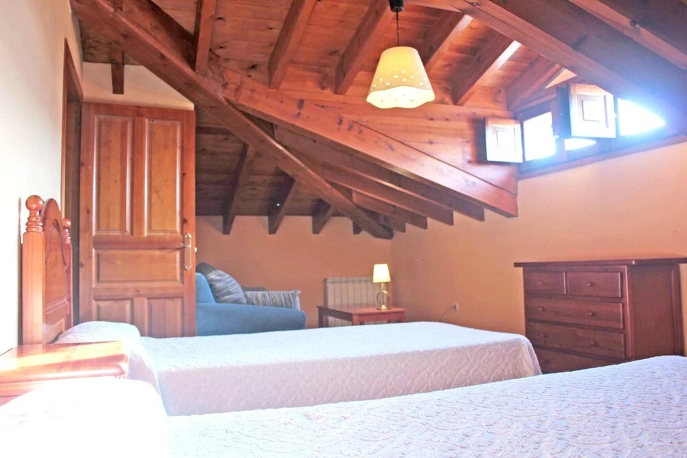 House With 5 Bedrooms in San Román de Villa, With Terrace
