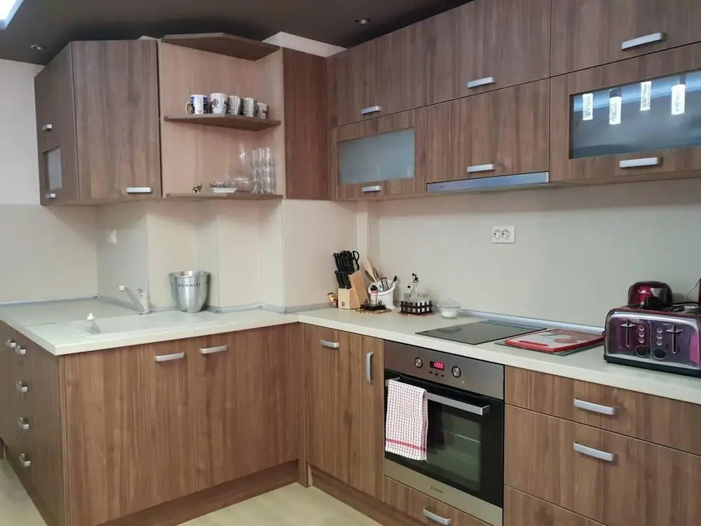 2-bed - Sleeps 4 - w Parking