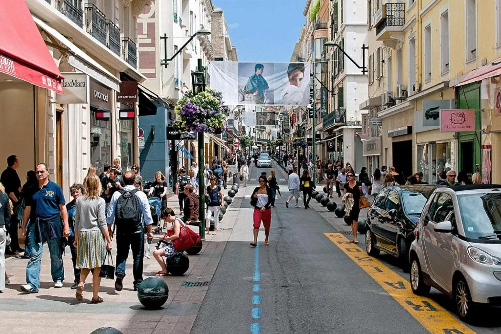 Romantic and new apartment in the famous Rue Meynadier in the supercentre of Cannes